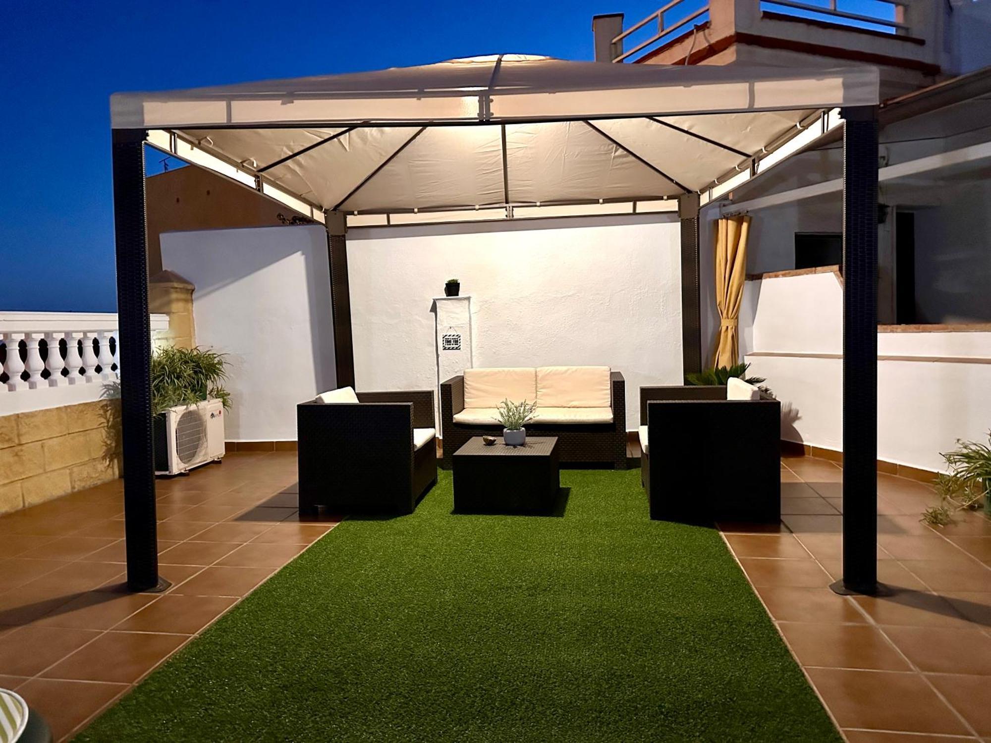 The House In Toquero Solarium Views To The Alcazaba Hébergement de vacances